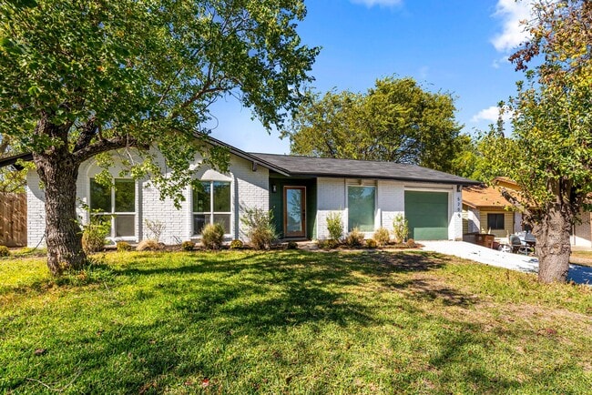 Building Photo - Modern Comfort Meets East Austin Charm