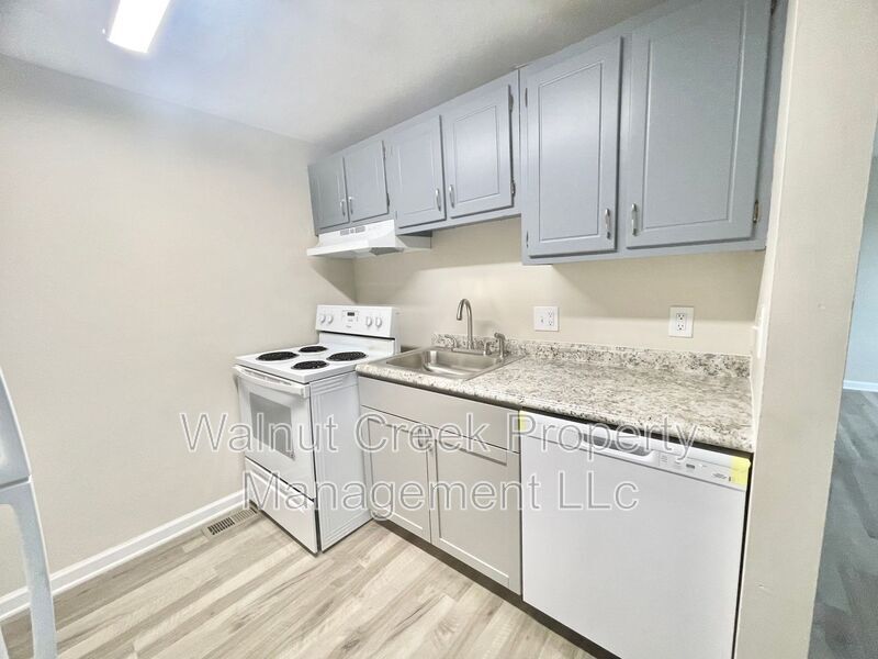 Primary Photo - 5520 Beavercrest Dr