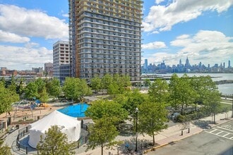 Building Photo - 2 Shore Ln