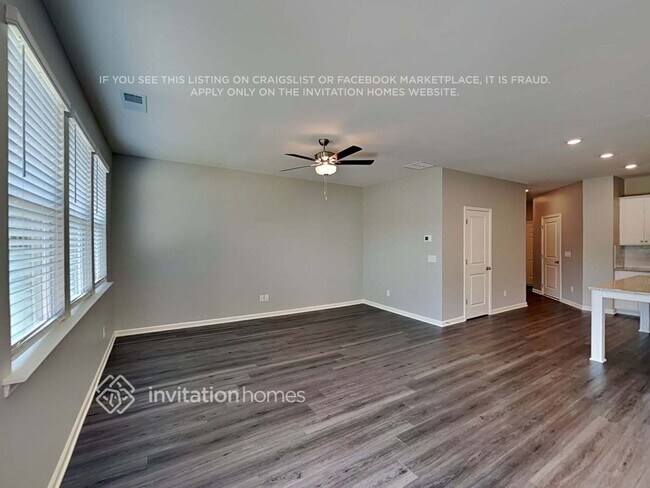 Foto del edificio - 131 Webster Cir