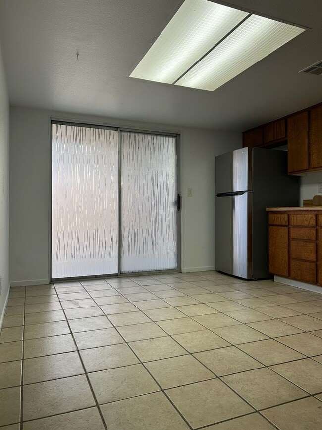 Building Photo - 724 S Norma St