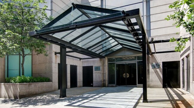 Building Photo - 1001 Pl Mount Royal