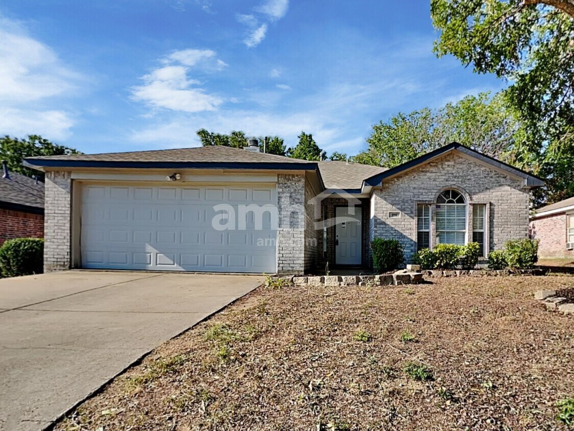 Primary Photo - 916 Dixon Ln