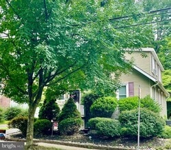 Building Photo - 16 Evergreen Ln