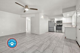 Building Photo - 45 N Phyllis