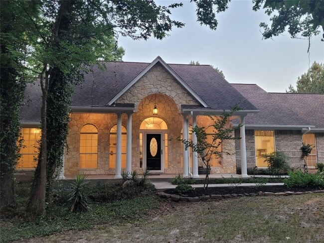 Building Photo - 2626 Blue Lake Dr