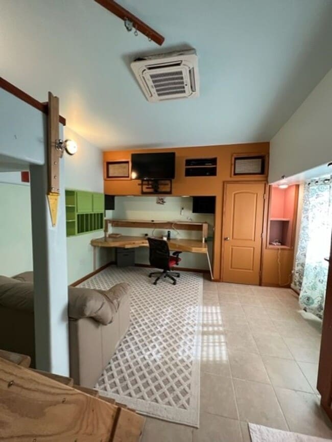Building Photo - Furnished Efficency with Utilities Ready Now