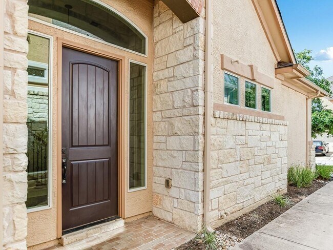 Foto del edificio - 15218 Glen Heather Dr
