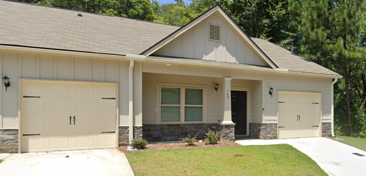 Primary Photo - Beautiful 2 Bedroom 2 Bath off of Meriweat...