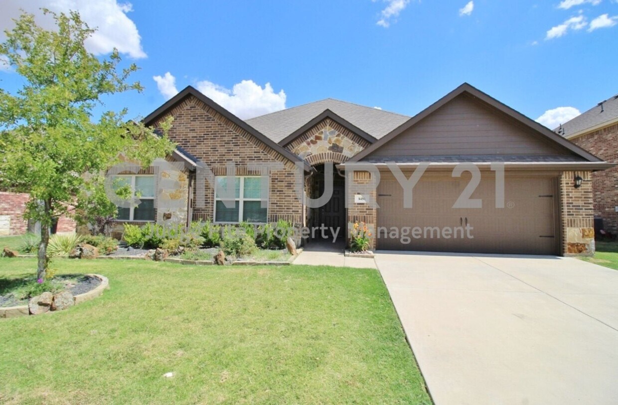 Primary Photo - Fabulous 4/2/2 in Waxahachie For Rent!