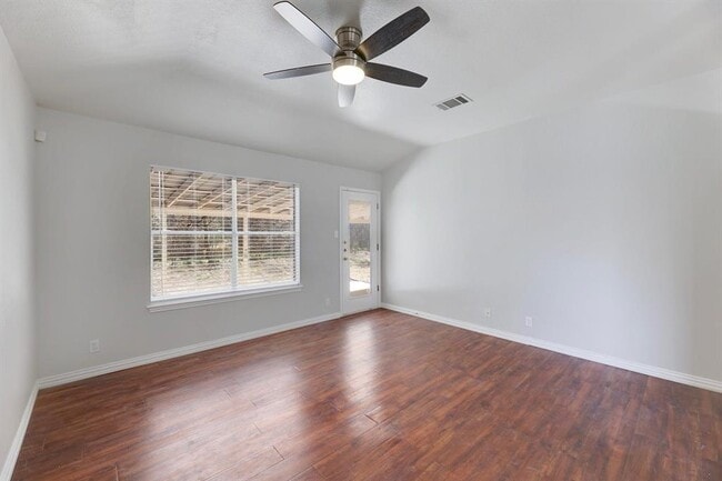 Foto del edificio - 9505 Woodvale Dr