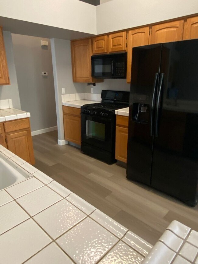 Building Photo - 3 bedroom, 2 bath recently updated