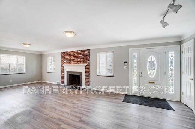 Foto del edificio - 1133 N Byrne Rd