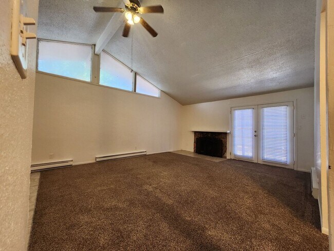 Foto del edificio - 677 E Clarion Dr