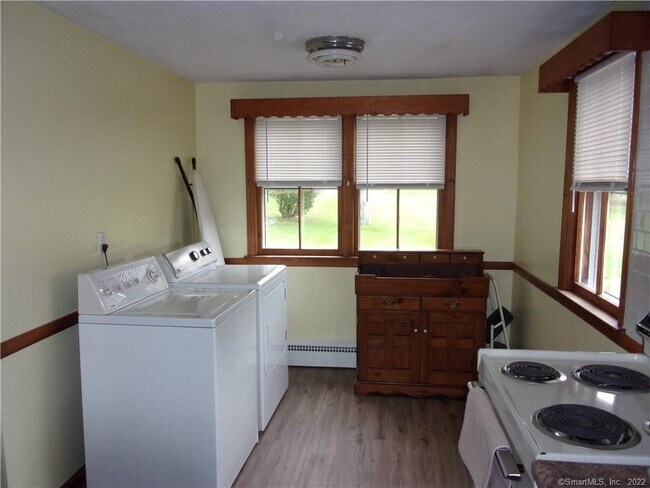 Building Photo - 287 Plains Rd