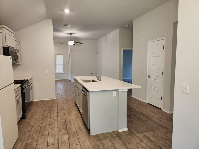 Foto del edificio - 4617 Emerald Knoll Rd