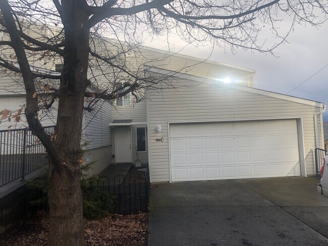 Building Photo - 504 SW City View St