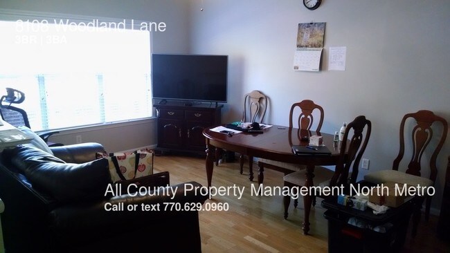 Foto del edificio - 8108 Woodland Ln