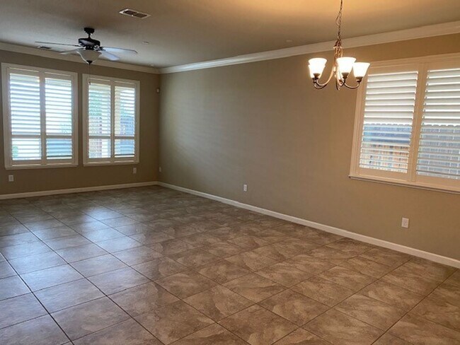 Foto del edificio - Home in Crocker Ranch gated community.