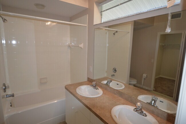 Building Photo - 1085 Hancock Creek S Blvd