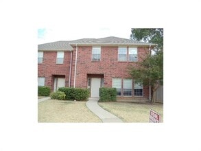 Building Photo - 8528 Holly St