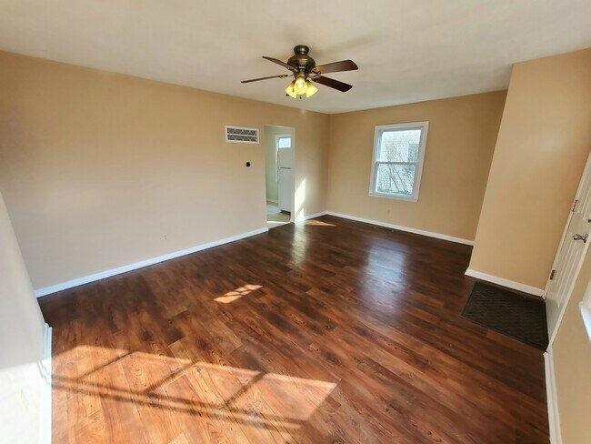 Building Photo - 3686 Eisenhower Rd