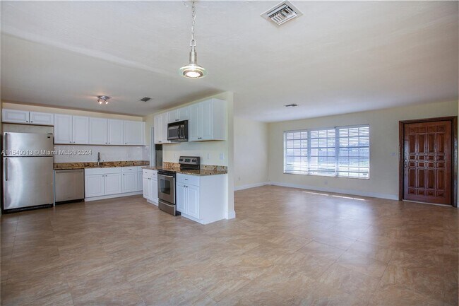 Foto del edificio - 4910 SW 103rd Pl