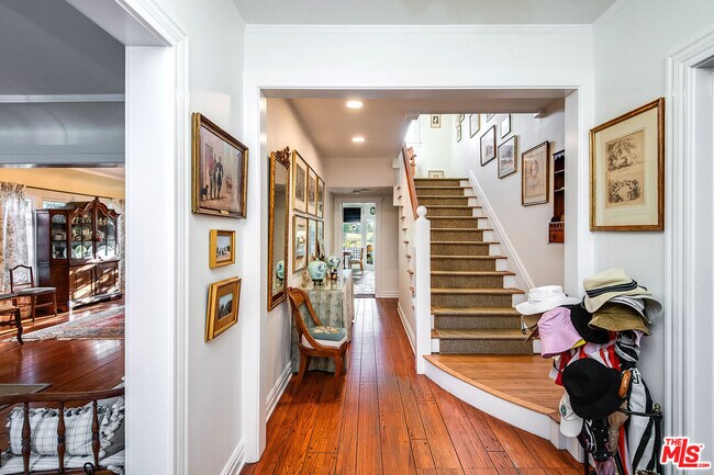 Building Photo - 555 Wilcox Ave