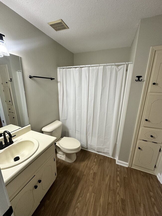 Foto del edificio - 8 E Chadwick Cir