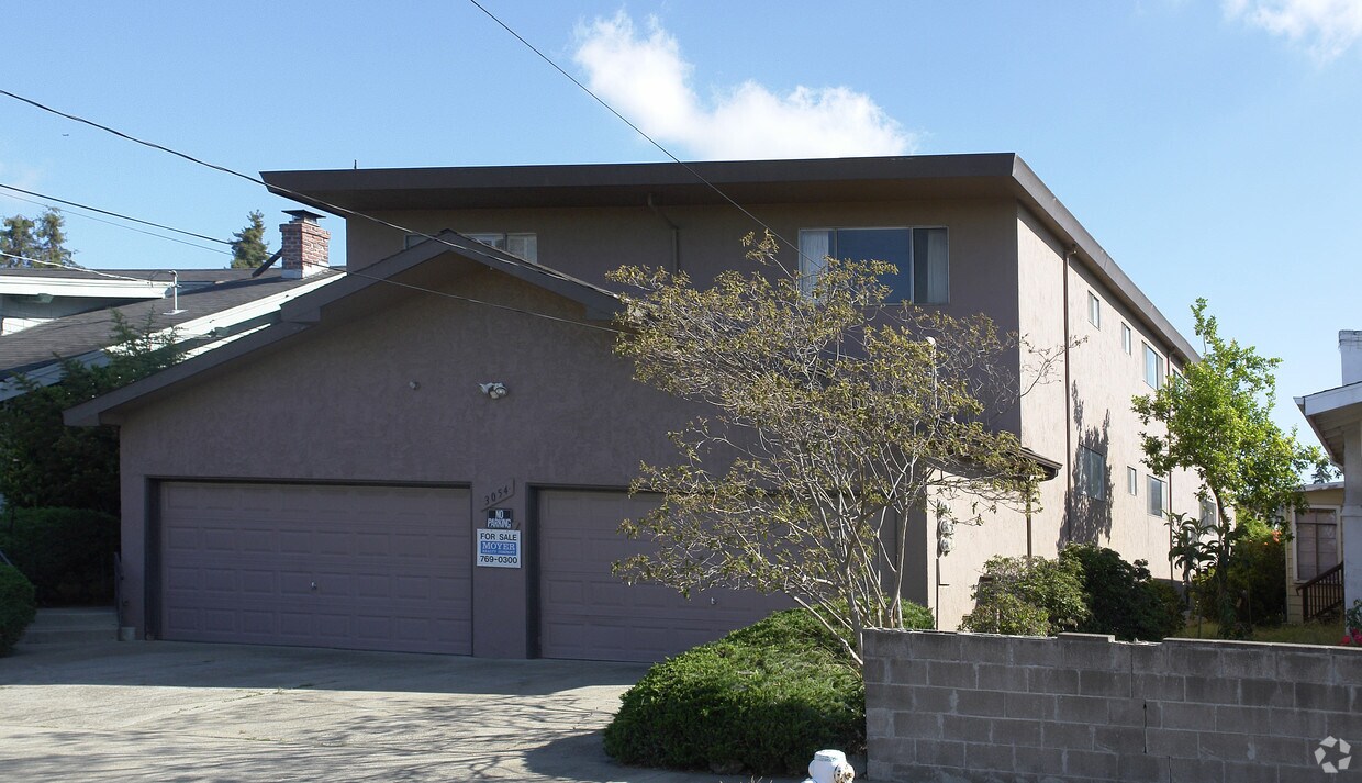 Building Photo - 3054 Bona St