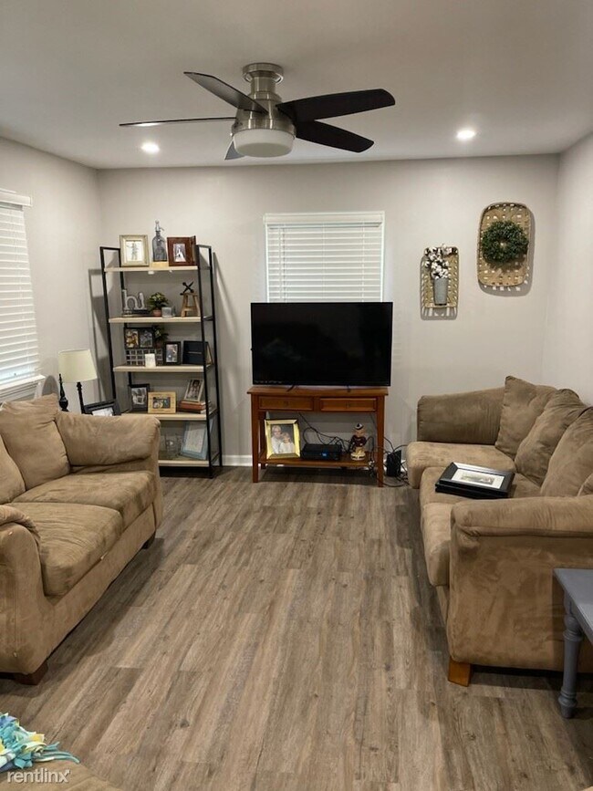 Foto del edificio - 2 br, 1 bath House - 302 E Main St