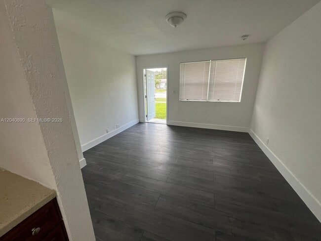 Foto del edificio - 3251 SW 56th Ave