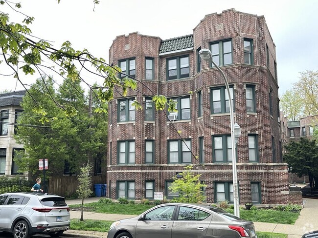 Building Photo - 3843 N Greenview Ave