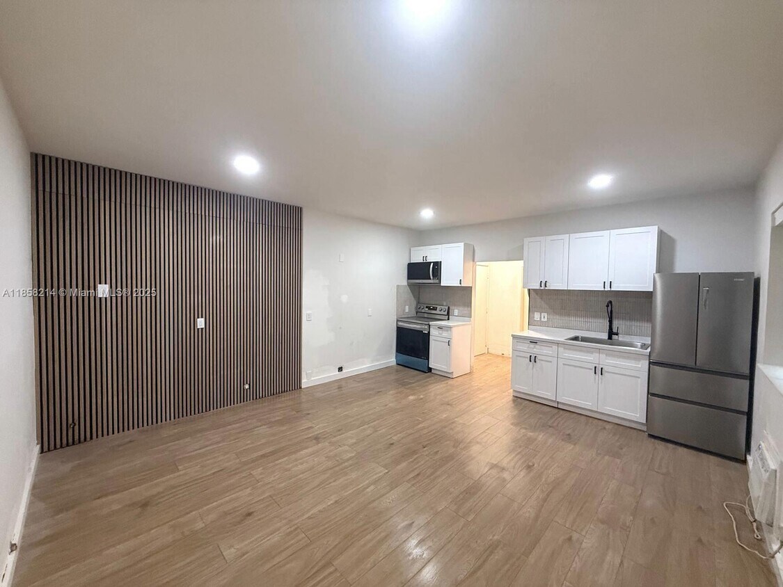 Foto principal - 7734 Abbott Ave