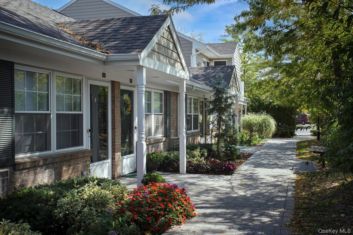 Primary Photo - 241 W Main St