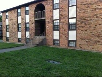 Primary Photo - 28-36 N Pindwood Ln