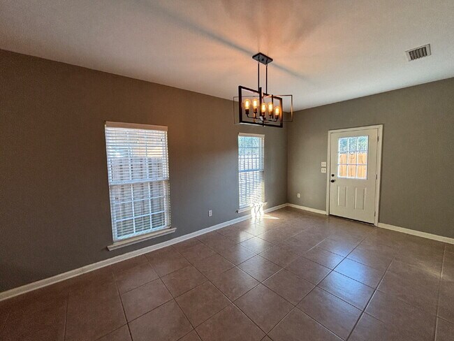 Foto del edificio - 241 Veritas Dr