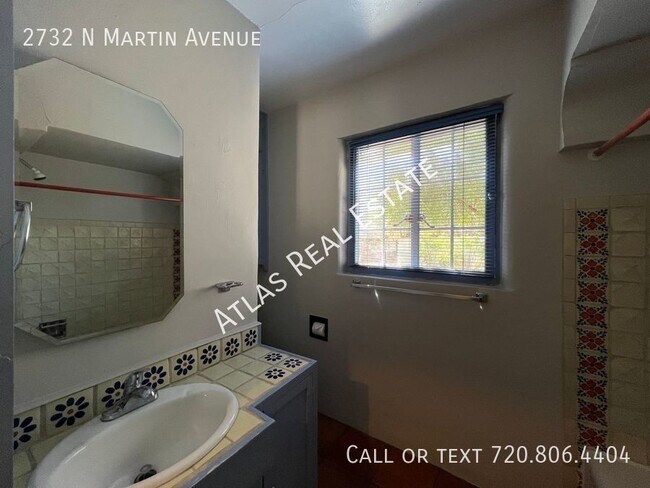 Foto del edificio - ** SKIP THE DEPOSIT ** Centrally located 2...