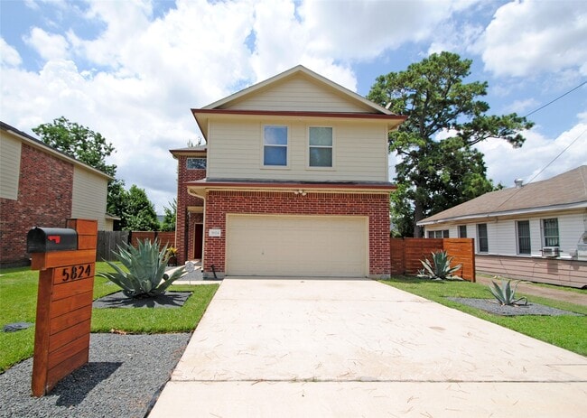 Foto del edificio - 5824 Grace Ln