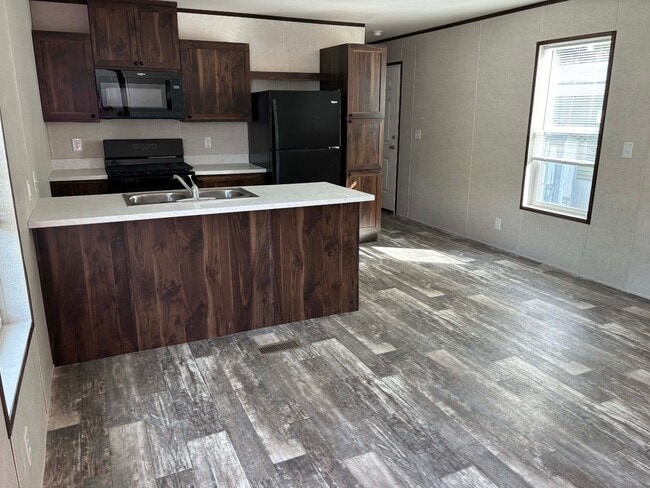 Foto del edificio - 2121 Panhandle Rd
