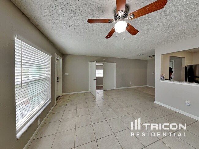 Foto del edificio - 10002 N 24th St