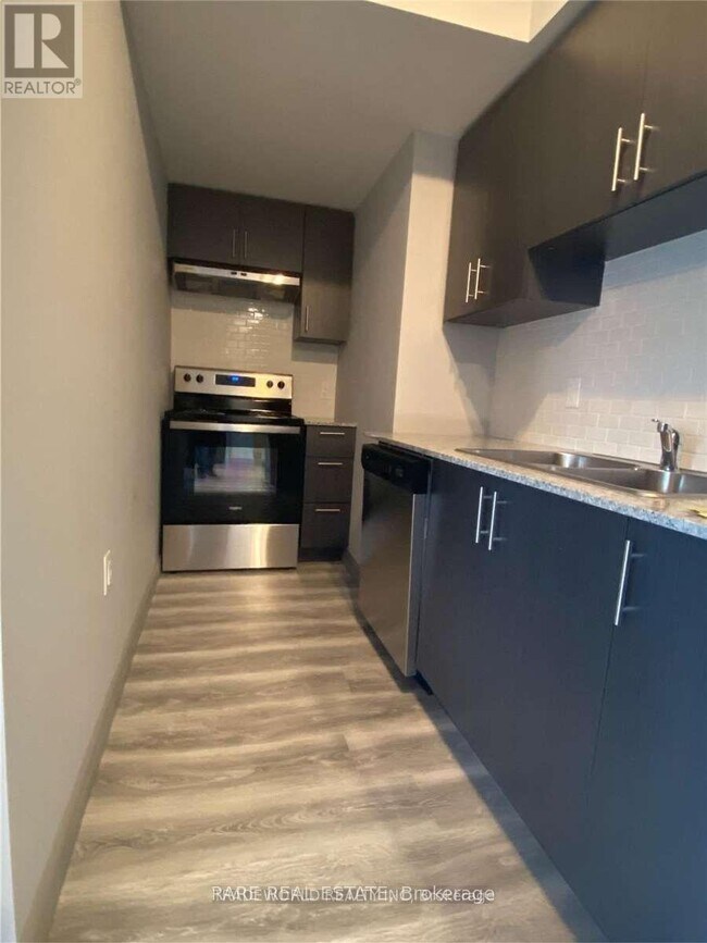 Building Photo - 275 Larch St