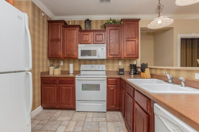 Building Photo - 175 Golf View Dr