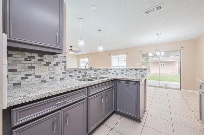 Building Photo - 8714 Ashlawn Dr
