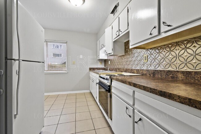 Foto del edificio - 2423 Lindsay Ave