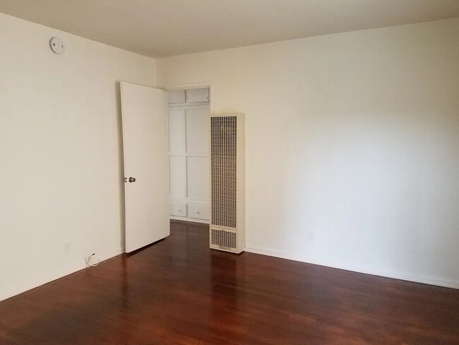 Foto del edificio - 4021 1/2 McLaughlin Ave