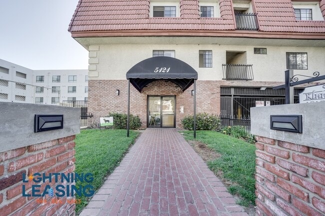 Building Photo - 5121 Klump Ave
