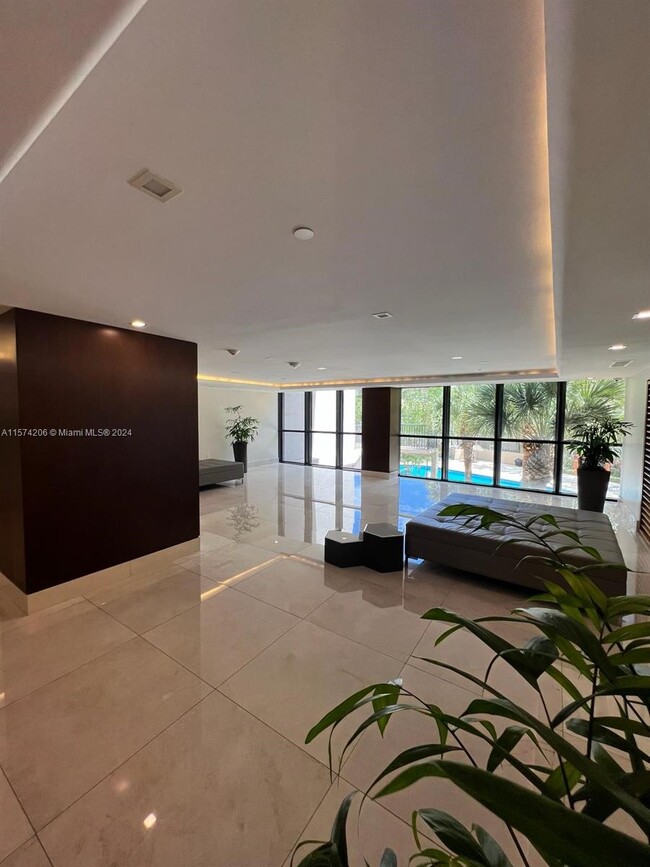 Building Photo - 540 Brickell Key Dr