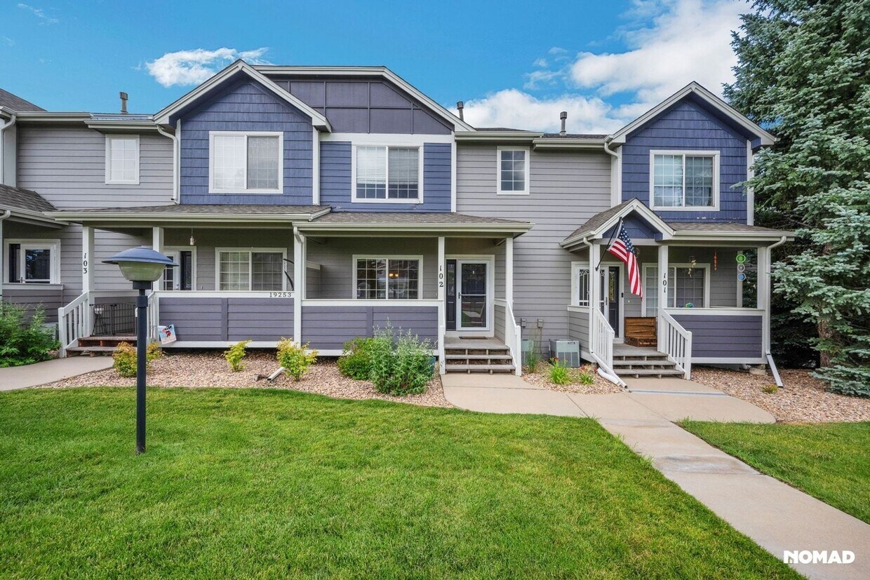 Charming 2BR Townhome in Aurora - Charming 2BR Townhome in Aurora