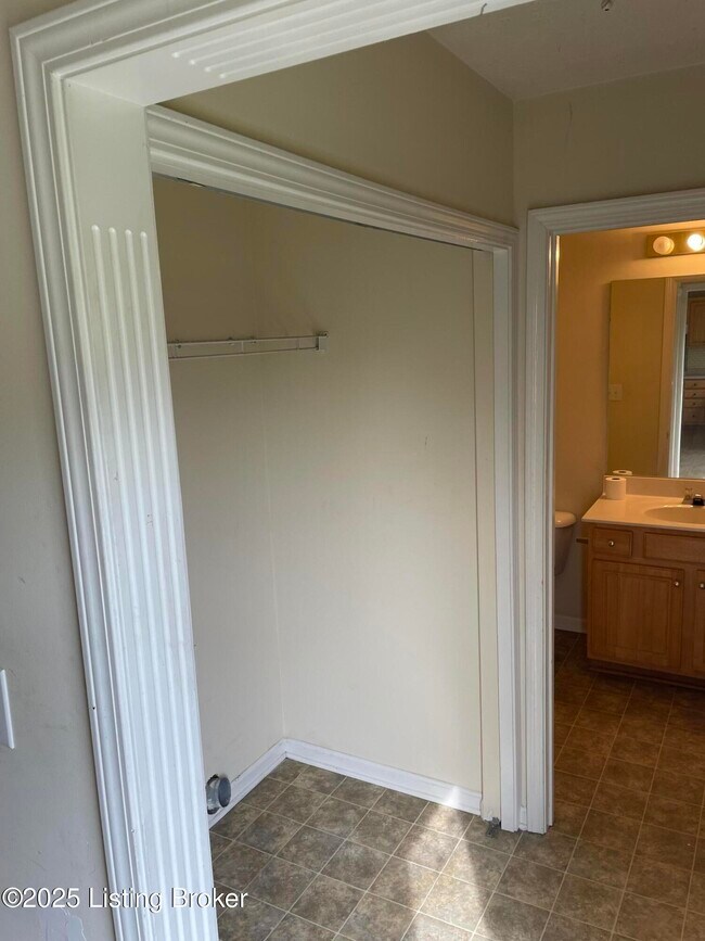 Foto del edificio - 3413 Blanton Ln